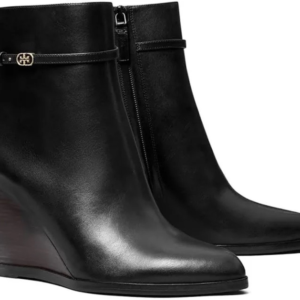 Double T Buckle Wedge Boot Perfect 8.5
